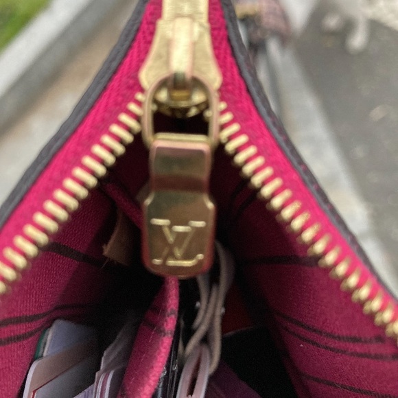 Louis Vuitton Brown Wristlet Monogram with handle. (Authentic ) - Picture 4 of 5